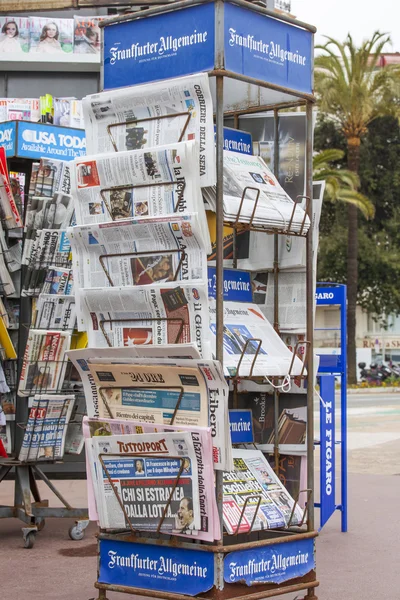 Nice, France, on March 14, 2015. A newsstand on the city street — Stock Photo, Image