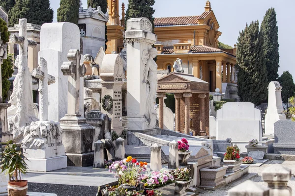 Nice, Frankrike, den 13 mars 2015. Gravestone monument på en stadskyrkogården — Stockfoto