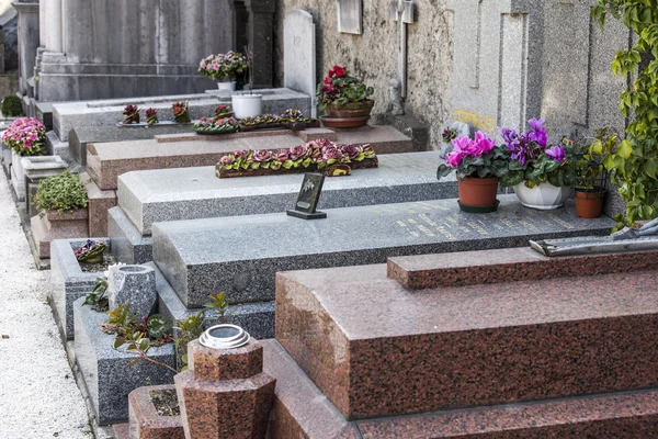 Nice, France, le 13 mars 2015. monuments de pierre tombale sur un cimetière de la ville — Photo