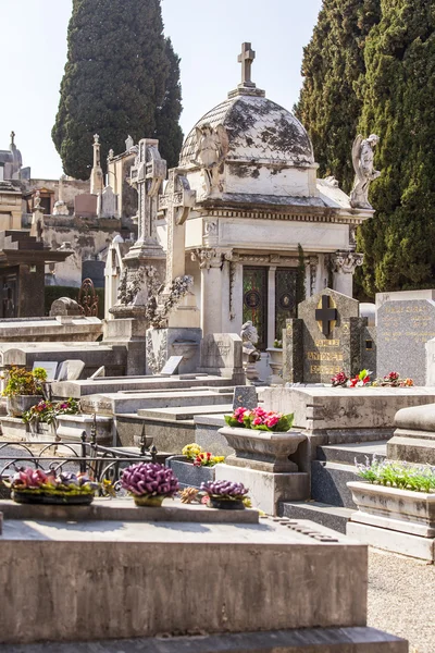 Nice, France, le 13 mars 2015. monuments de pierre tombale sur un cimetière de la ville — Photo