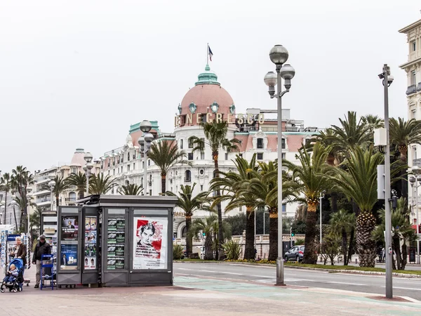 Niza, Francia, 13 de marzo de 2015. La vista superior en Promenade des Anglais, uno de los terraplenes más bellos de Europa —  Fotos de Stock