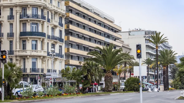 Nice, França, em 13 de março de 2015. A vista sobre Promenade des Anglais, um dos mais belos aterros da Europa — Fotografia de Stock