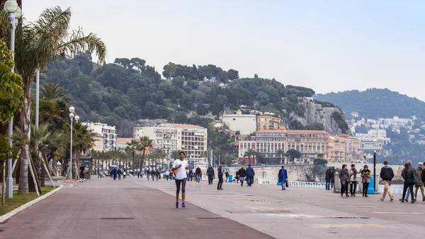 Nice, France, on March 13, 2015. The view on Promenade des Anglais, one of the most beautiful embankments of Europe — Stock Photo, Image