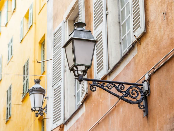 Güzel, Fransa, üzerinde 13 Mart 2015. Eski şehrin Provencal tarzı tipik mimari detaylar