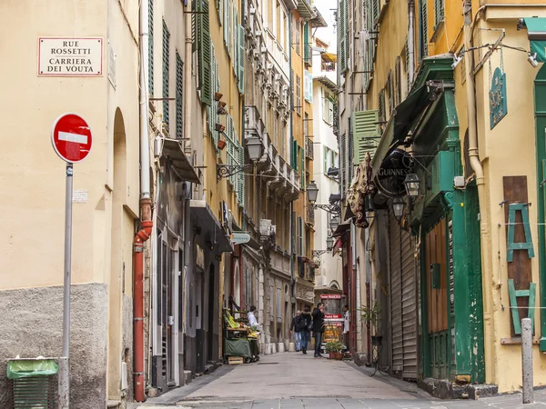 Niza, Francia, 13 de marzo de 2015. La ciudad vieja, detalles arquitectónicos típicos en estilo provenzal — Foto de Stock