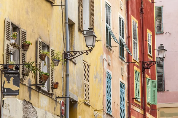 Nice, Frankrijk, op 13 maart 2015. De oude stad, typische architectonische details in Provençaalse stijl — Stockfoto