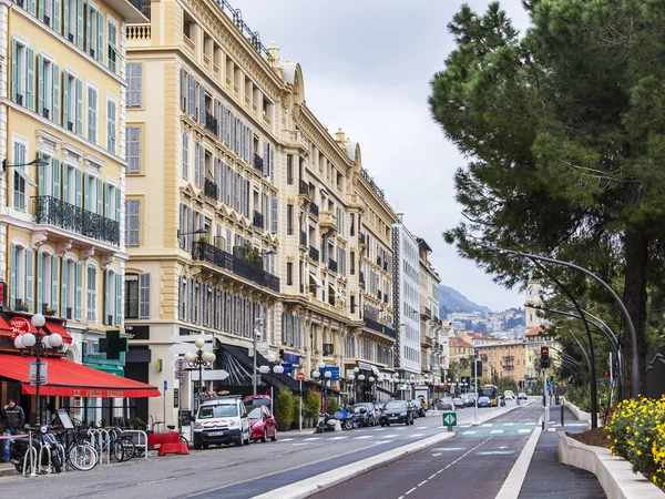 Nice, france, am 13. märz 2015. der blick auf die promenade des anglais, einer der schönsten dämme Europas — Stockfoto