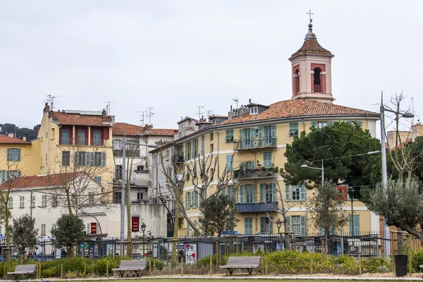 Nice, França, em 13 de março de 2015. Arquitetura típica da cidade — Fotografia de Stock