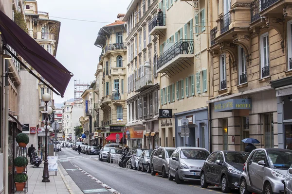 Nice, Frankrike, den 13 mars 2015. Typiska stadslandskapet våren på eftermiddagen — Stockfoto