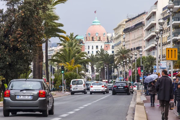 Nice, Francie, na 13 březnu 2015. Pohled na Promenade des Anglais, jeden z nejkrásnějších náspy Evropy — Stock fotografie