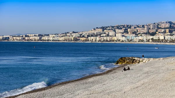 Nice, Francja, na 7 marca 2015. Widok z plaży na brzegu Morza Śródziemnego. — Zdjęcie stockowe