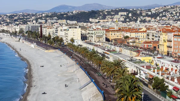 Nice, France, le 7 mars 2015. La vue sur la Promenade des Anglais, les rues les plus connues de la ville — Photo