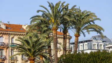 Güzel, Fransa, 7 Mart 2015 tarihinde. Tipik kentsel görünümü