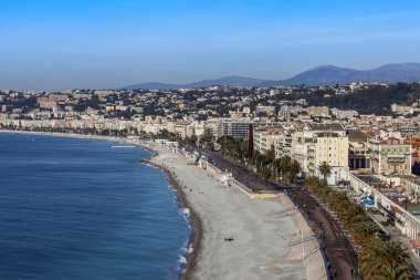 Güzel, Fransa, 7 Mart 2015 tarihinde. Bir plaj ve Promenade des Anglais üzerinde Üstten Görünüm.