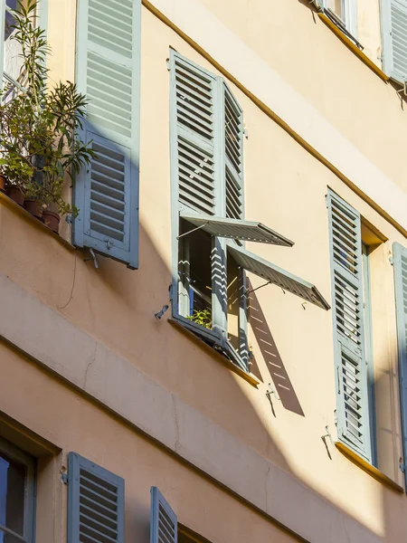 Niza, Francia, 7 de marzo de 2015. Detalles arquitectónicos típicos del edificio histórico —  Fotos de Stock