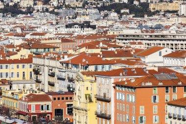 Güzel, Fransa, 7 Mart 2015 tarihinde. Eski şehrin kırmızı çatılar üzerinde Üstten Görünüm