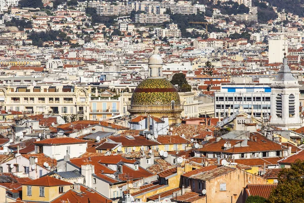 Nice, Frankrijk, op 7 maart 2015. Het bovenaanzicht op rode daken van de oude stad — Stockfoto