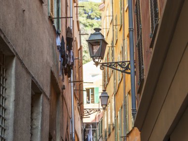 Güzel, Fransa, 7 Mart 2015 tarihinde. Eski şehrin Provencal tarzı tipik mimari detaylar