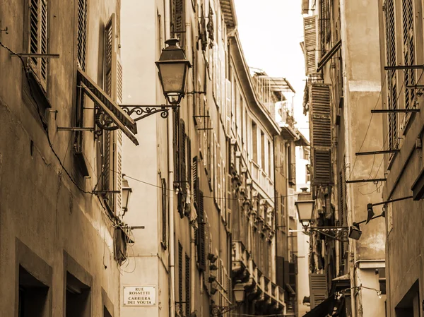 Nice, Frankrike, den 7 mars 2015. Den gamla staden, typiska arkitektoniska detaljer i provensalsk stil — Stockfoto