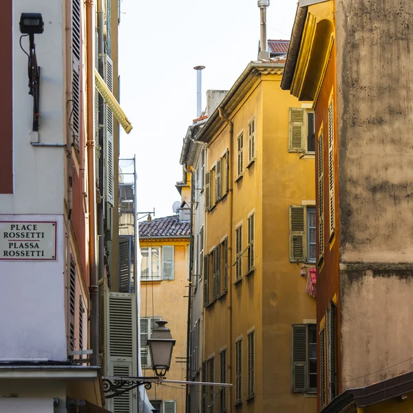 Niza, Francia, 7 de marzo de 2015. La ciudad vieja, detalles arquitectónicos típicos en estilo provenzal —  Fotos de Stock