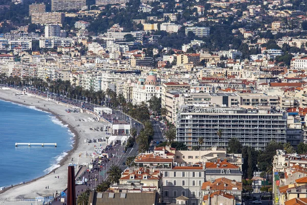 Niza, Francia, 7 de marzo de 2015. La vista superior en Promenade des Anglais, las calles más conocidas de la ciudad — Foto de Stock