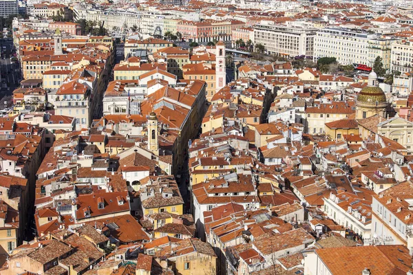 Nice, Frankrijk, op 7 maart 2015. Het bovenaanzicht op rode daken van de oude stad — Stockfoto