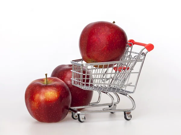 Large red apples in the store trolley — Stock Photo, Image