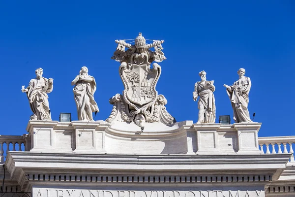 Rome, Italië, op 6 maart 2015. Architecturale details van St. Peter's Cathedral in Vaticaan — Stockfoto