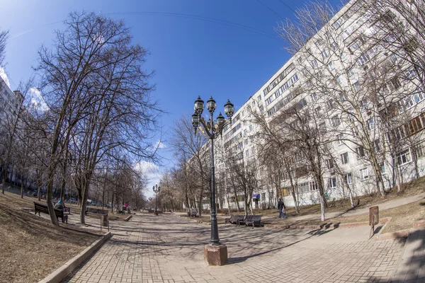 Pushkino, Russia, on April 10, 2015. A spring sunny day in the boulevard. — Stock Photo, Image