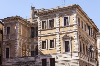 6 Mart 2015 tarihinde, Roma, İtalya. Tipik şehir binaların mimari parçalar