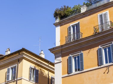 6 Mart 2015 tarihinde, Roma, İtalya. Tipik şehir binaların mimari parçalar