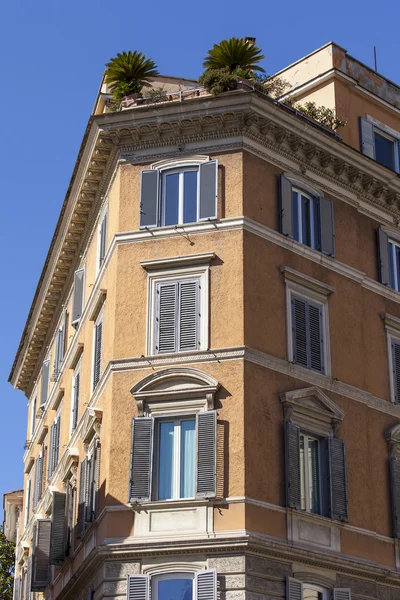 Rome, Italie, le 6 mars 2015. fragments architecturaux de bâtiments typiques de la ville — Photo