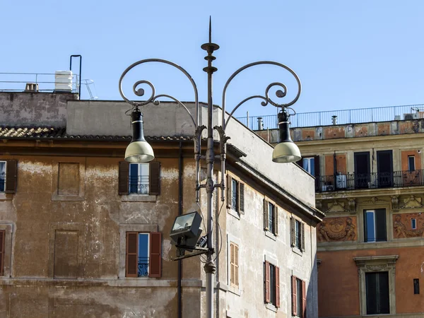ローマ、イタリア、2015 年 3 月 6 日に。典型的な都市の建物の建築の断片 — ストック写真