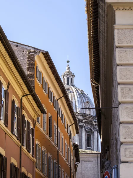 Roma, Itália, em 6 de março de 2015. Fragmentos arquitetônicos de edifícios típicos da cidade — Fotografia de Stock
