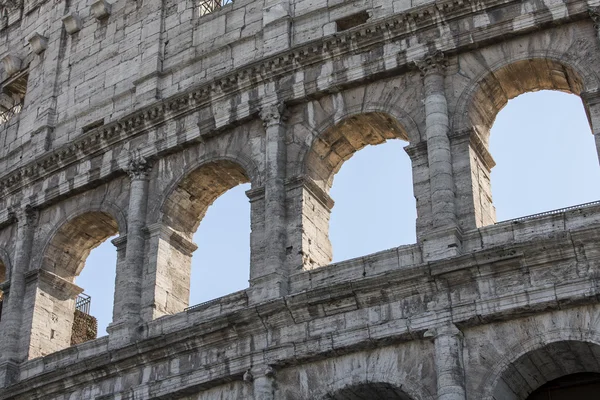 Rom, Italien, den 6 mars 2015. Colosseum fragmentet. Colosseum - en av de främsta sevärdheterna i staden — Stockfoto