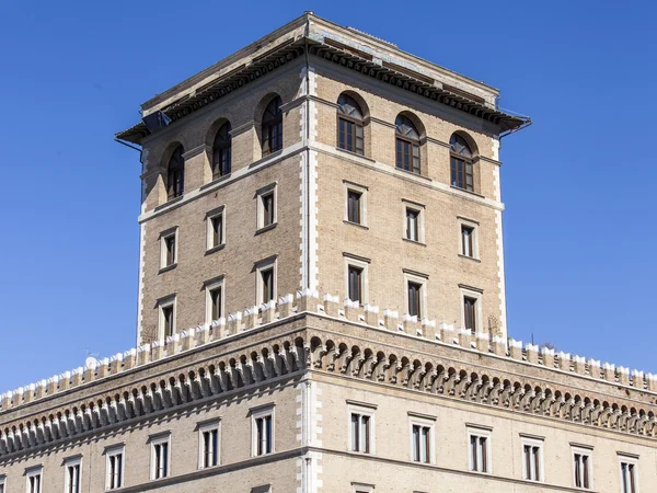 Rzym, Włochy, na 6 marca 2015. Fragmenty architektoniczne typowe miasto budynków — Zdjęcie stockowe