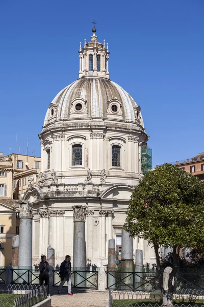 Rome, Italy, on March 6, 2015. Typical urban view. Cathedral — Stock Photo, Image