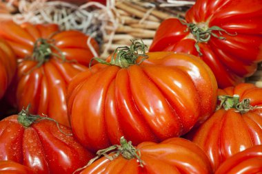 Bir Pazar sayaçta domates