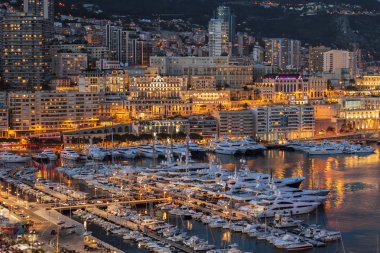 Monaco, Fransa, üzerinde 8 Mart 2015. Bağlantı noktası ve Binalar gece Üstten Görünüm