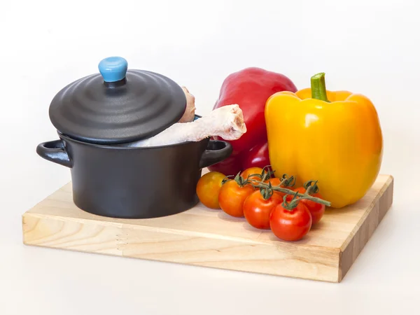 Cuisson d'un poulet aux légumes — Photo