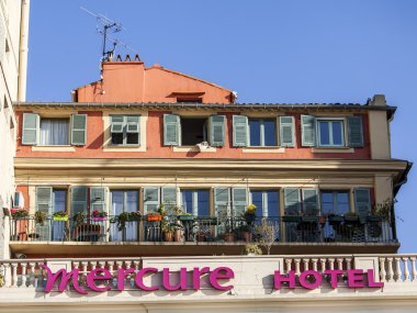 Güzel, Fransa, üzerinde 13 Mart 2015. Aşağı şehir içinde evlerin tipik mimari detaylar