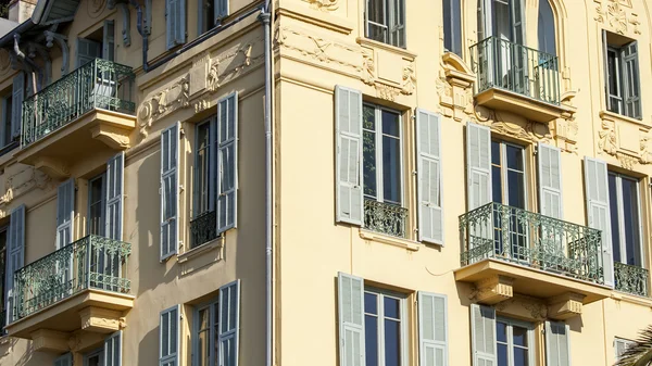 Nice, Frankrijk, op 11 maart 2015. Centrum, typische architectonische details in Provençaalse stijl — Stockfoto