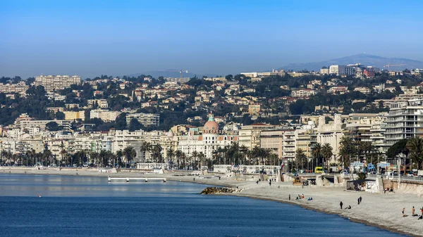 Nice, France, on March 10, 2015. Promenade des Anglais, one of the most beautiful embankments of Europe, and the beach — Stock Photo, Image