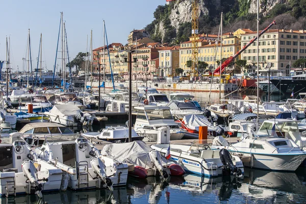 Nizza, Francia, il 10 marzo 2015. yacht nel porto della città — Foto Stock