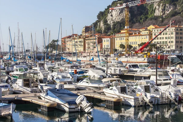 Nizza, Francia, il 10 marzo 2015. yacht nel porto della città — Foto Stock