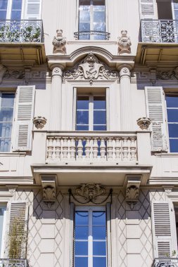 Güzel, Fransa, üzerinde 13 Mart 2015. Aşağı şehir içinde evlerin tipik mimari detaylar