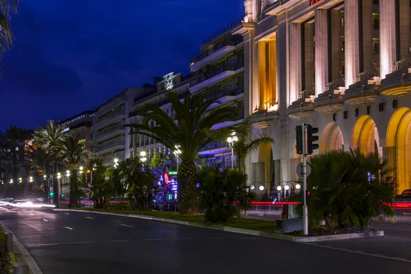 Niza, Francia, 10 de marzo de 2015. Vista en Promenade des Anglais por la noche —  Fotos de Stock