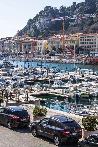 Nice, Francia, il 10 marzo 2015. Embankment nel porto della città — Foto Stock