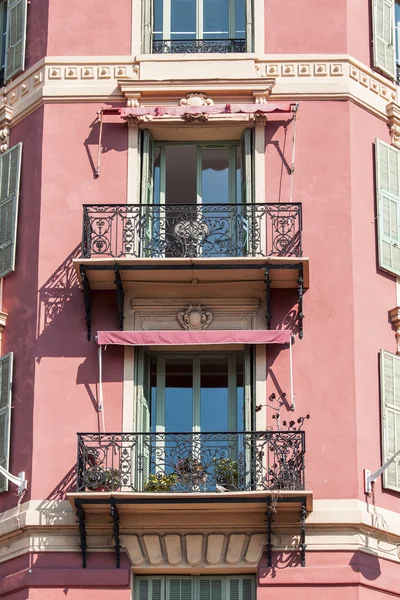 Güzel, Fransa, üzerinde 13 Mart 2015. Aşağı şehir içinde evlerin tipik mimari detaylar — Stok fotoğraf