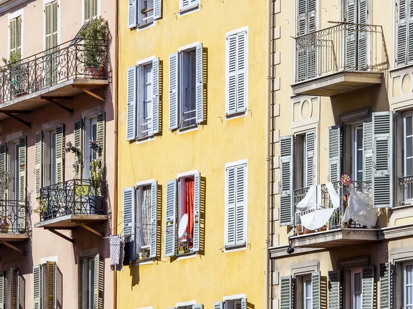 Nice, France, on March 13, 2015. Typical architectural details of houses in down town — Stock Photo, Image